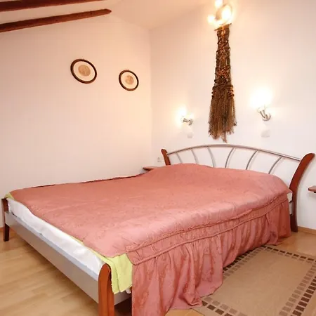 Komiza 8533a Apartment Vis